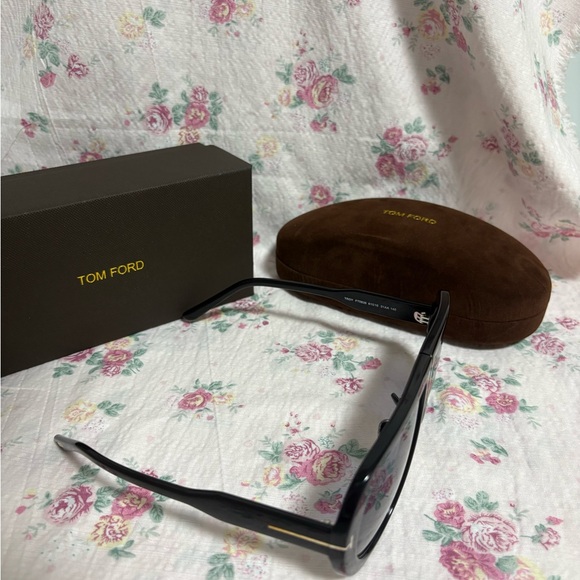 Tom Ford shield aviator sunglasses.